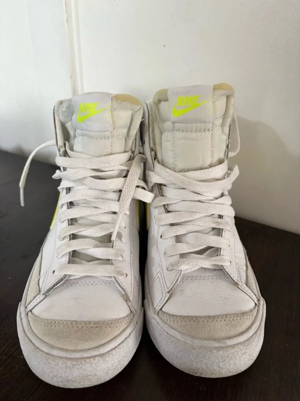 Nike High-Top Sneakers with lemon Yellow Swoosh - Picture 2 of 7